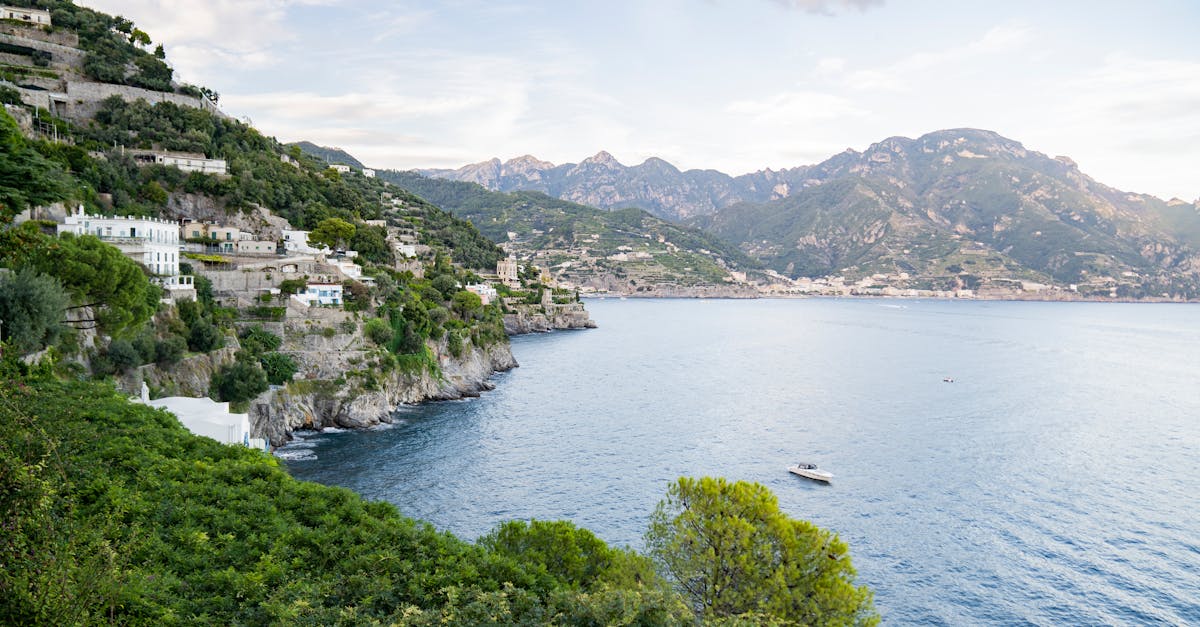 Amalfi ad aprile: come visitarla senza cadere nelle trappole turistiche